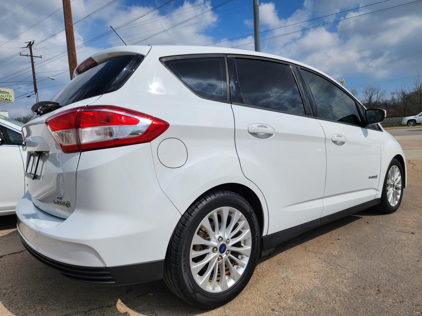 2017 WHITE Ford C-Max Hybrid SE (1FADP5AU2HL) with an 2.0L L4 DOHC 16V HYBRID engine, CVT transmission, located at 2660 S.Garland Avenue, Garland, TX, 75041, (469) 298-3118, 32.885551, -96.655602 - Photo#3